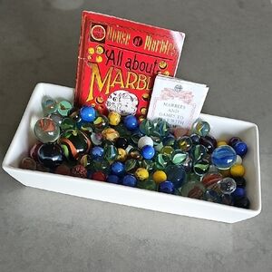 Lot Of 129 Vintage Marbles & House Of Marbles Play Guide Book‎